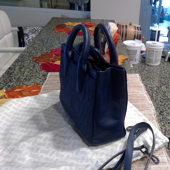 Handbag - Picture 2 of 10